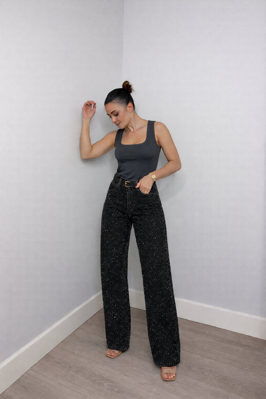 Chic Women’s Jeans with High-Waist Cut and Subtle Glitter Detail 5