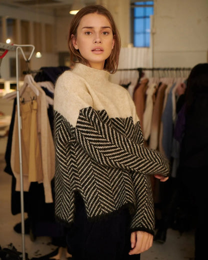 Grove Women’s Oversized Sweater with Turtleneck and Herringbone Pattern 5