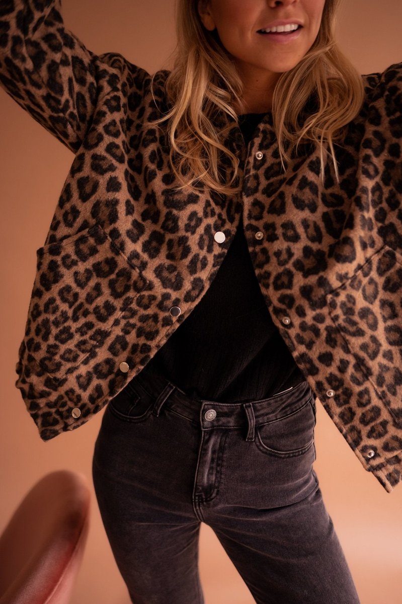 Luna Women's Quilted Jacket | Oversized Leopard Print, Cozy Fit 1