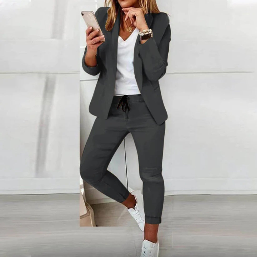 Sleek Women's Set Loungewear with Coordinated Blazer and Jogger Design 3